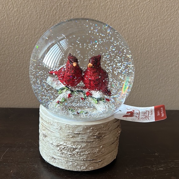 Sleigh Hill Trading Co Red Cardinal Snowglobe Musical Christmas - Picture 1 of 3